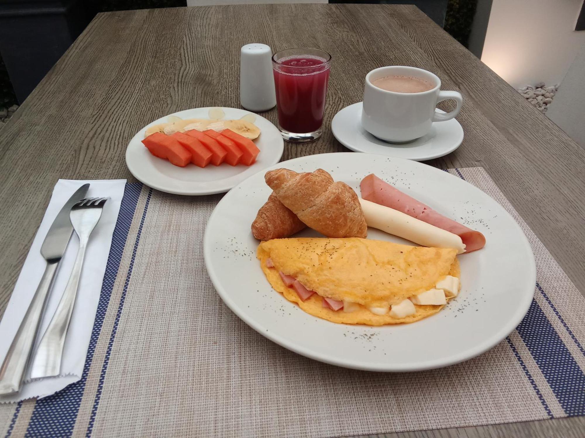 Hotel Castellana 95 Богота Экстерьер фото
